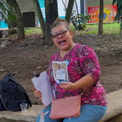 Testimonio de una ciudadana de Pereira sonriendo.